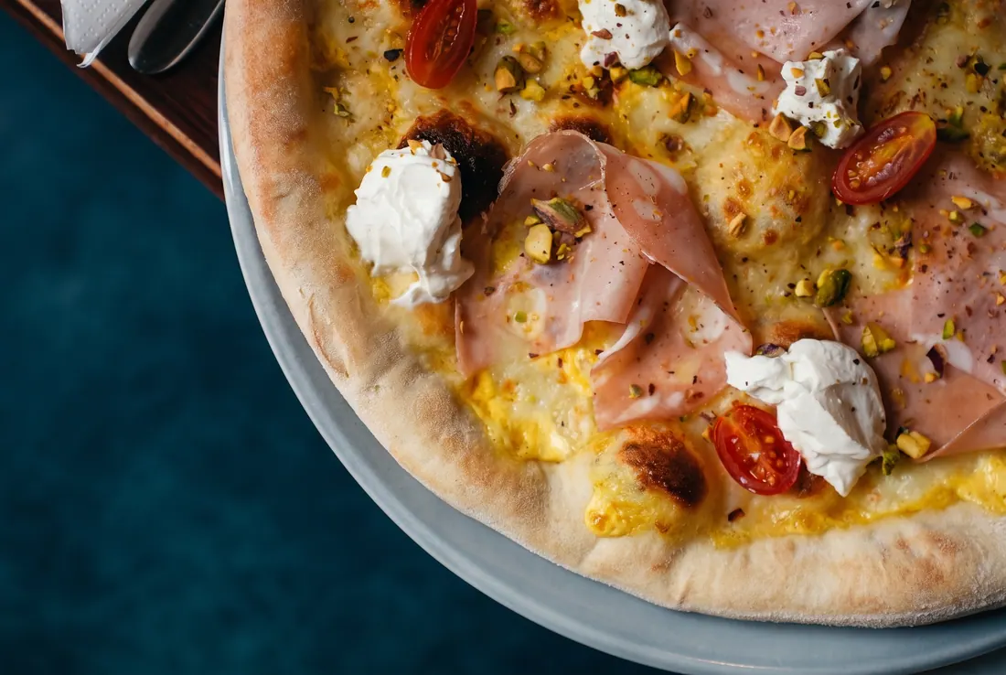 Pizza Speziale im Ristorante Portofino