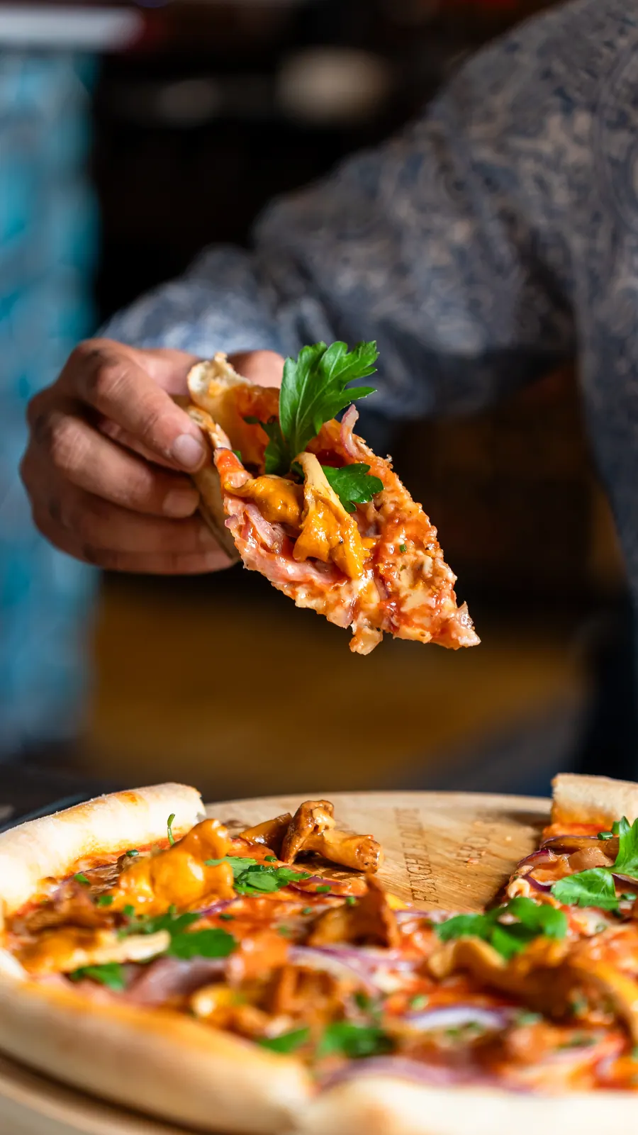 Pizza frisch aus dem Ofen